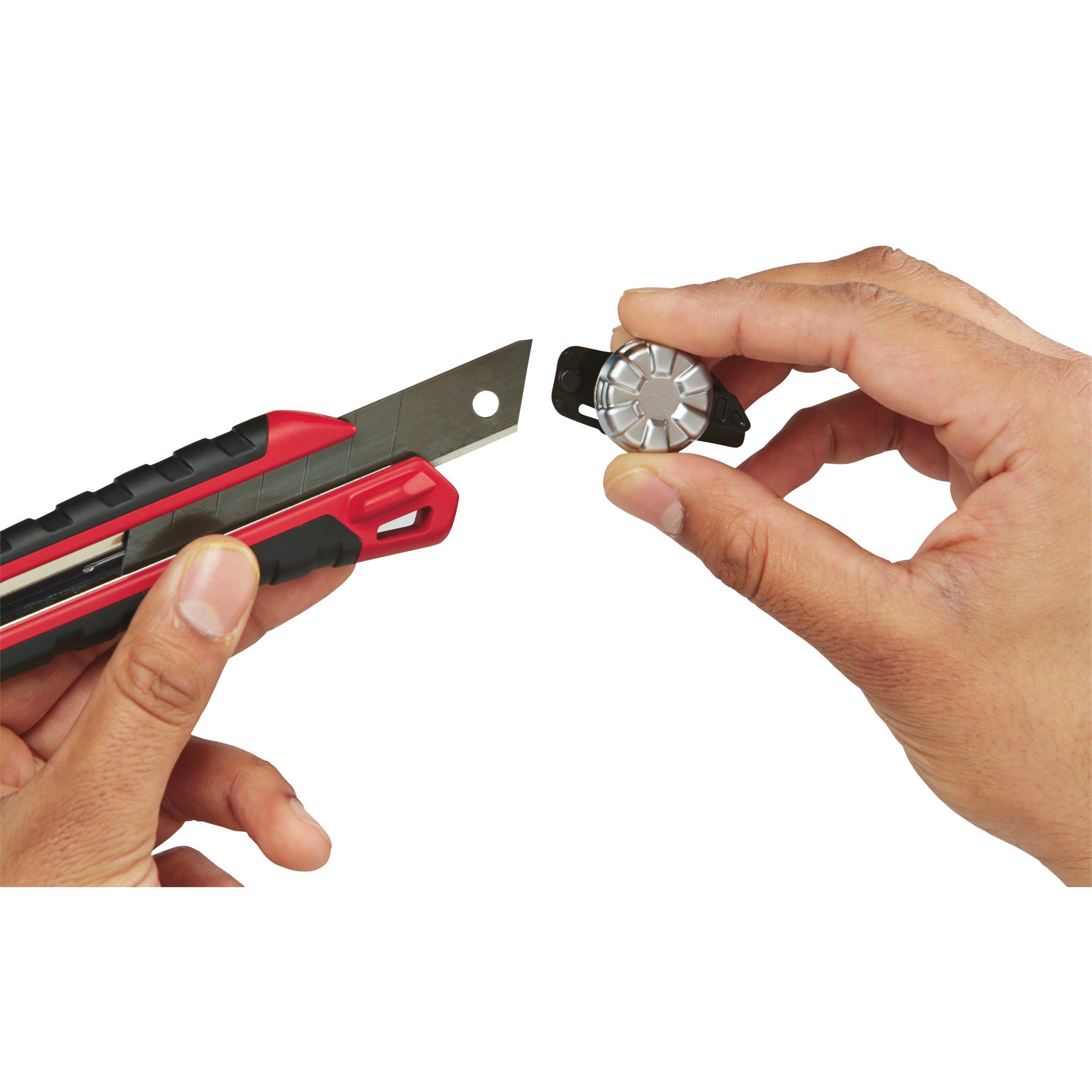 Нож Milwaukee сегментный для картона 18 мм 48221961