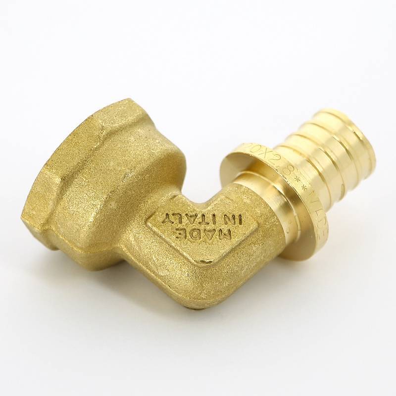 Угол аксиальный Uni-Fitt 20x3/4 ВР латунь 744G7300