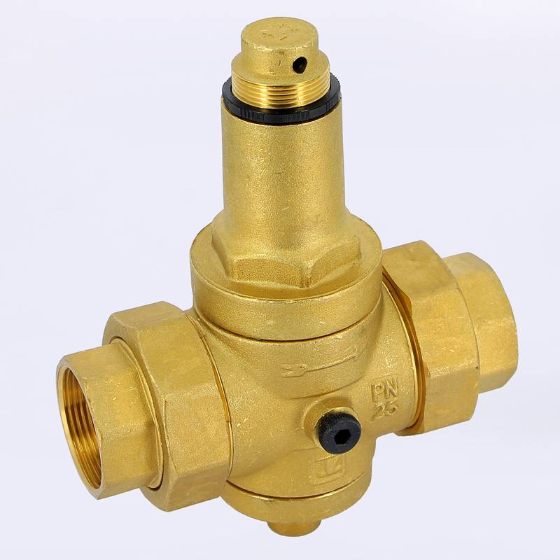 Редуктор давления Emmeti 1 1/2 ВВ с американками и отверстием под манометр 01060150