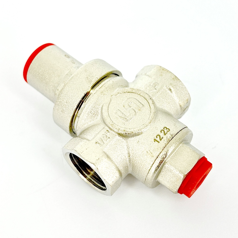 Редуктор давления 1/2 В 1-4 бар PN16 MINI с отверстием под радиальный манометр 1/4 никелированный