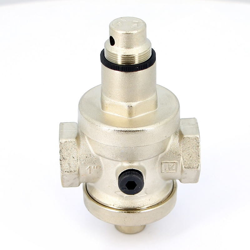 Редуктор давления 1 В 0,5-6 бар PN25  с отверстием под аксиальный манометр 1/4 никел.