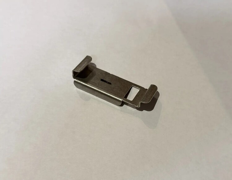 Клипса Zehnder для длинной стороны радиатора 505410ZRU15518