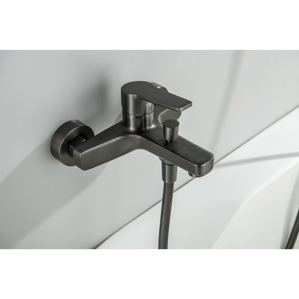 Смеситель для ванны Aquanet Лугано с душевым гарнитуром 3jet оружейная сталь AQ1748BGM