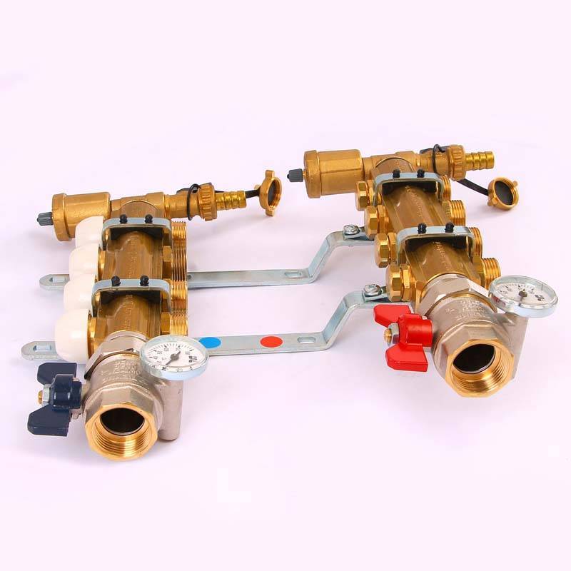 Коллекторная группа Tiemme 1x3/4 EK 4 выхода с кронштейнами и вентилями 3870012