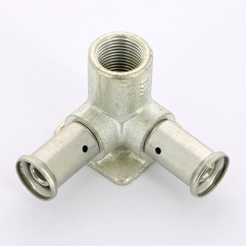 Водорозетка пресс-В проходная HENCO 16х1/2х16 3P-160416