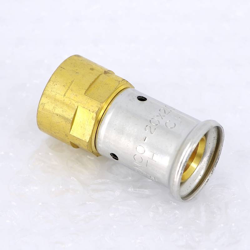 Муфта пресс Henco с внутренней резьбой 20x1/2 18P-2004