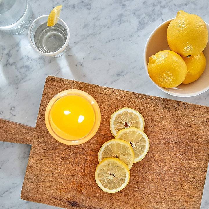 Ароматическая свеча Village Candle Лимонный фреш 538 г 10104