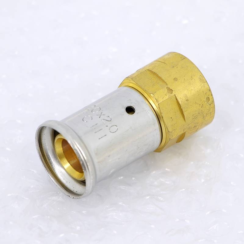 Муфта пресс Henco с внутренней резьбой 20x1/2 18P-2004