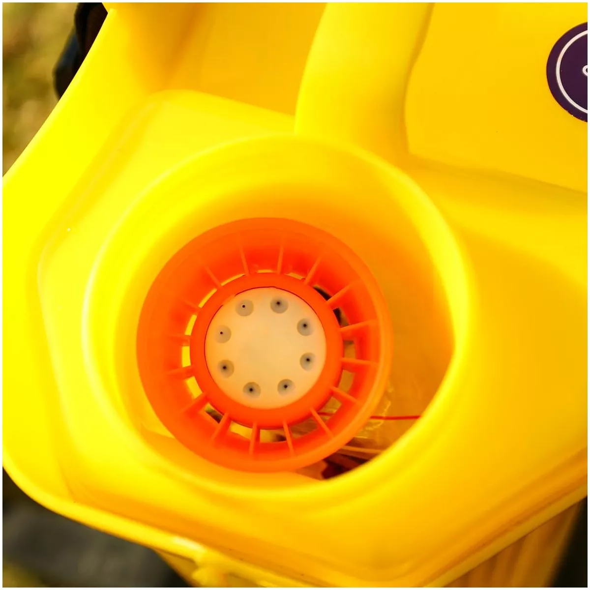 Опрыскиватель садовый аккумуляторный DEKO DKSP10 Li-ion 16 л 065-0932