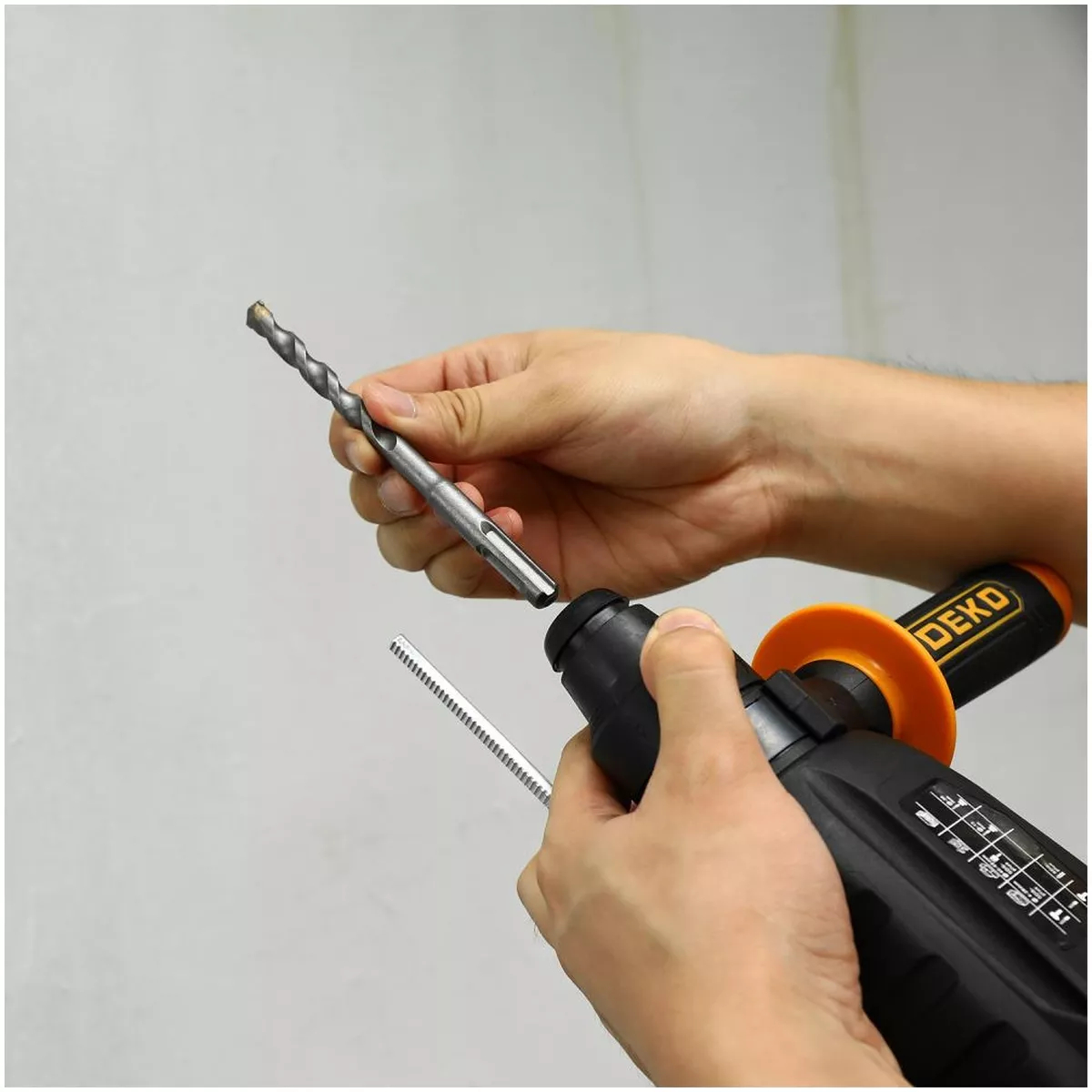 Перфоратор DEKO ZKH950 1050 Вт SDS-plus в кейсе ZKH950