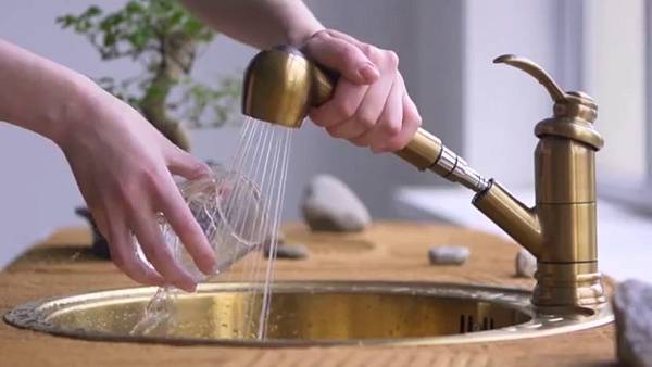 Смеситель для кухни Omoikiri Tateyama-S-PL с выдвижным изливом платина 4994137