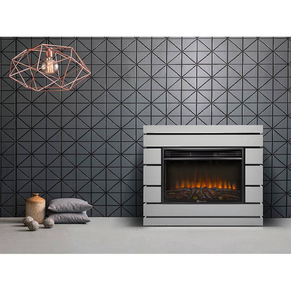 Каминокомплект: Очаг Electrolux 3320RLS N, портал Moderno 30 шпон белый дуб