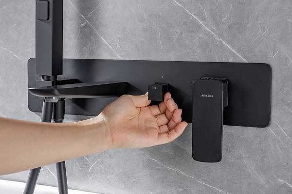 Смеситель для ванны с душем Allen Brau Infinity с внутренней частью черный матовый 5.21007-31