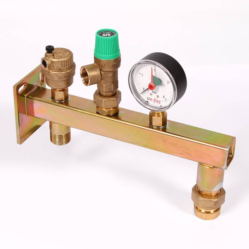 Группа безопасности котла с консолью для расширительного бака и отсечным клапаном Uni-Fitt 256D3230