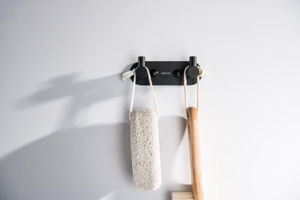 Крючок двойной Aquanet Европа матовый черный AQ4102MB