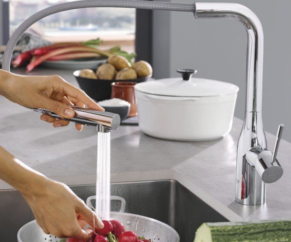 Смеситель для кухни GROHE Essence с выдвижной лейкой хром 30270000