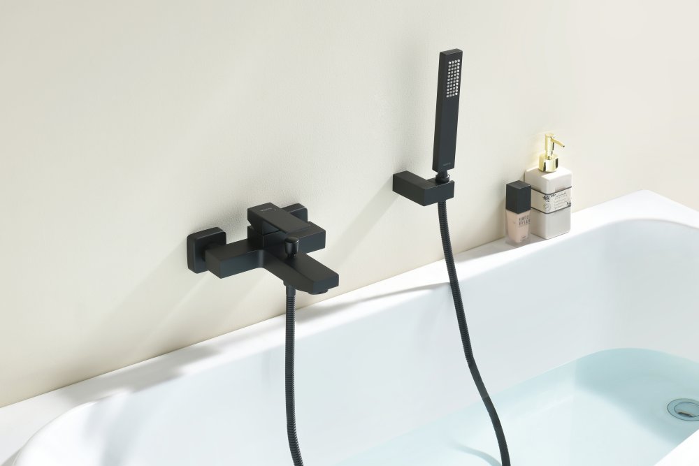 Смеситель для ванны Aquanet Libra с душевым набором 1jet черный матовый AQ1649MB