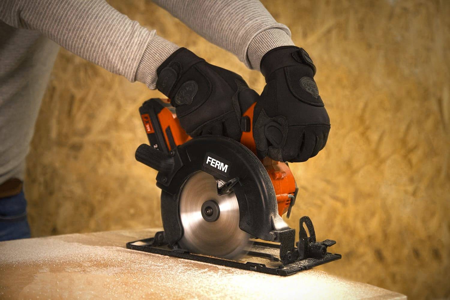 Пила циркулярная аккумуляторная FERM CSM CSM