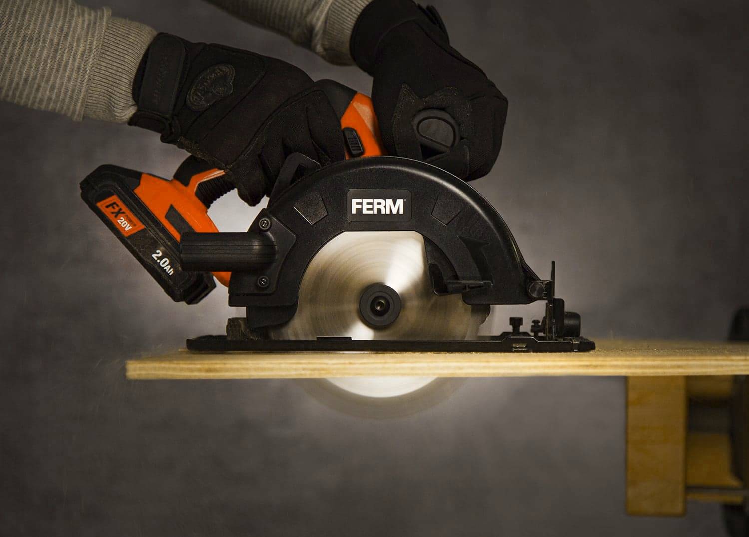 Пила циркулярная аккумуляторная FERM CSM CSM