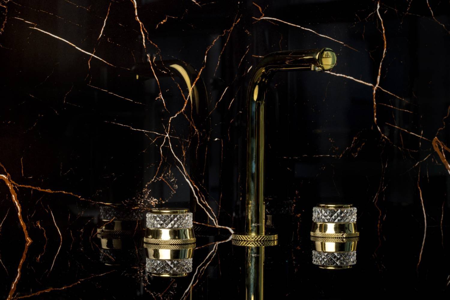 Смеситель для раковины Boheme Aura на 3 отверстия золото 152-G-A