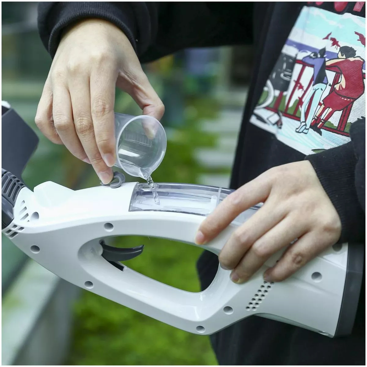 Стеклоочиститель аккумуляторный DEKO WVC3.7 белый