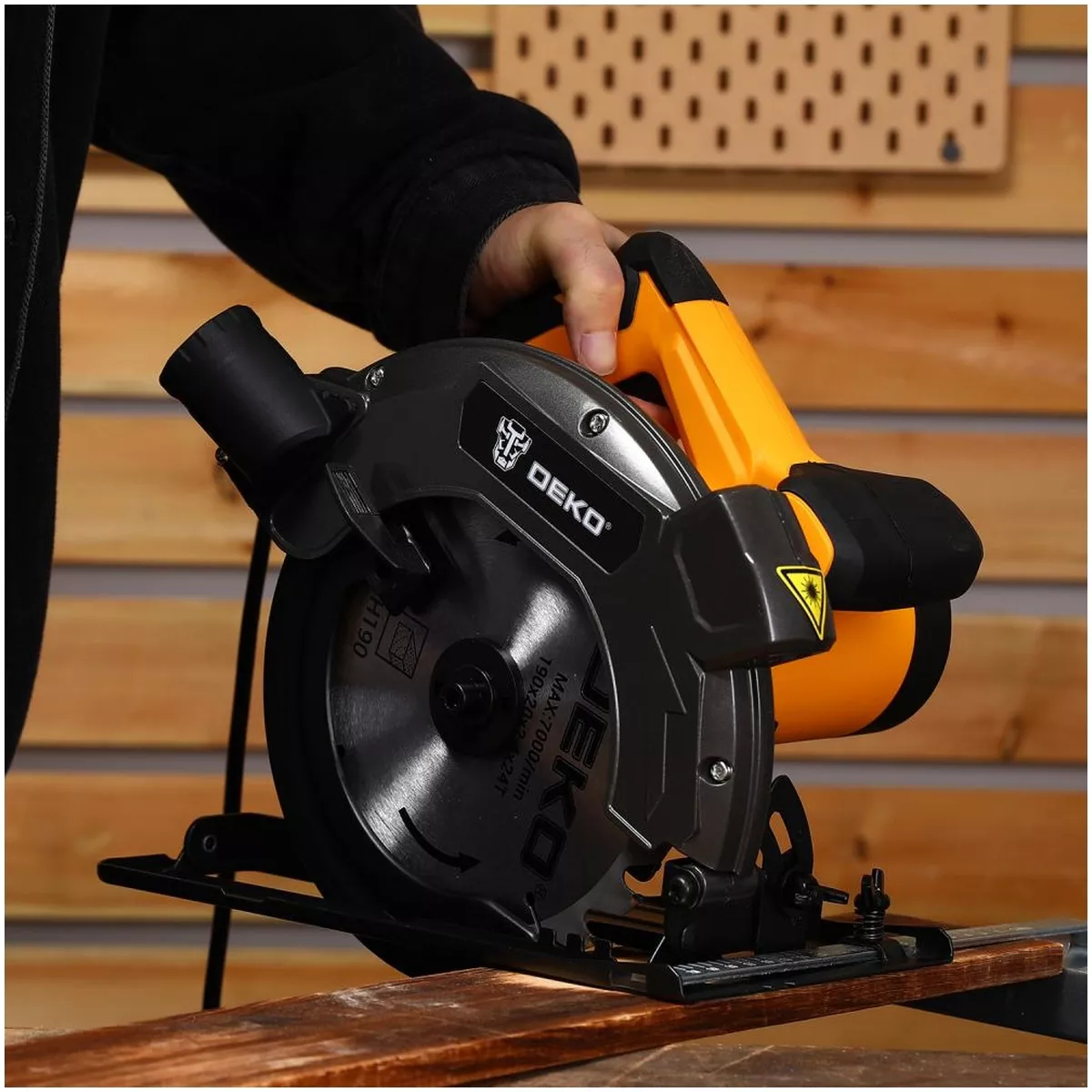 Пила дисковая DEKO DKCS1800-190 Laser 1800 Вт 190 мм лазерный указатель 063-4102