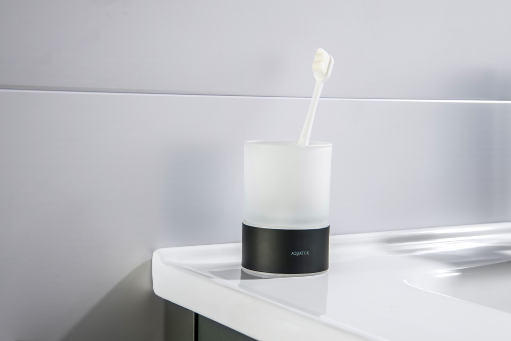 Стакан настольный Aquatek Лира матовый черный AQ4428MB