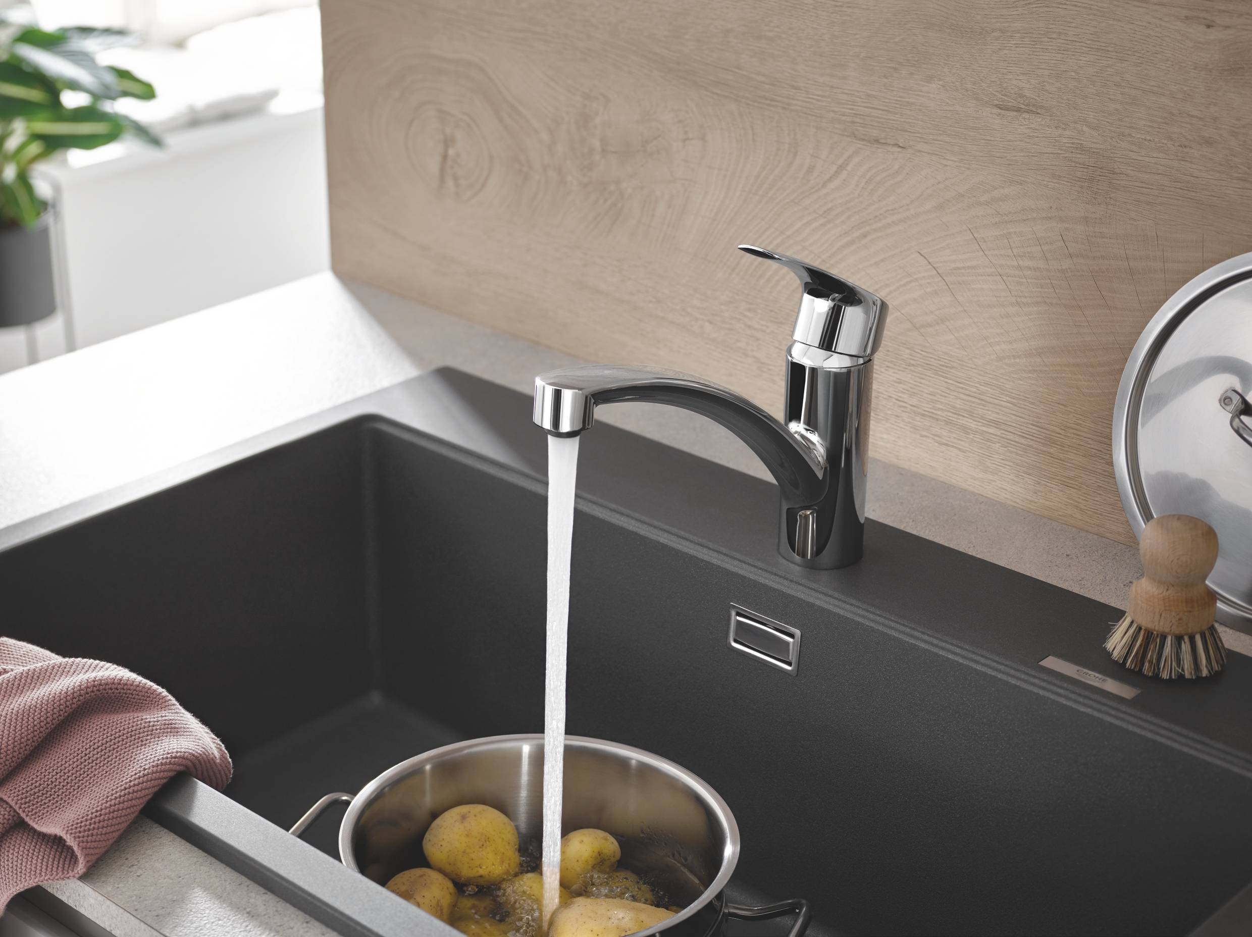 Смеситель для кухни GROHE Eurosmart с низким изливом хром 33281003