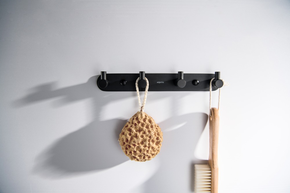 Планка с 4 крючками Aquanet Europa матовый черный AQ4123MB