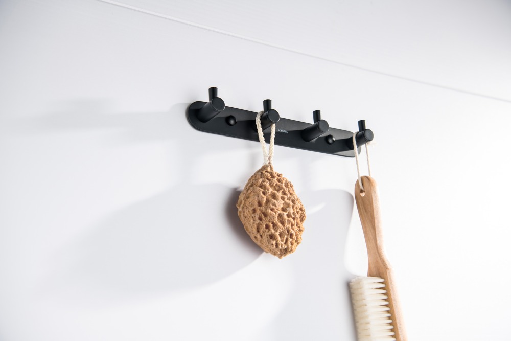 Планка с 4 крючками Aquanet Europa матовый черный AQ4123MB