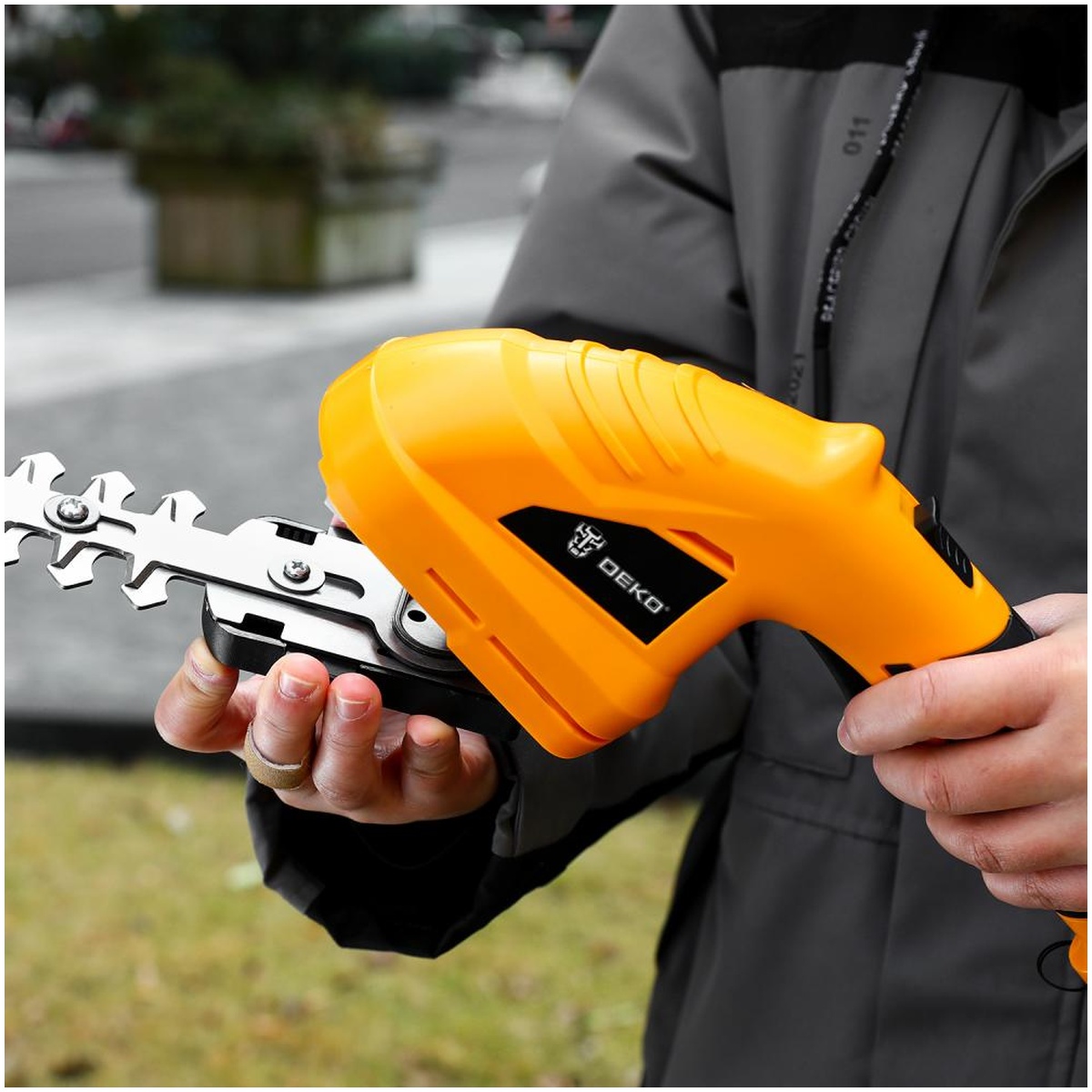 Ножницы садовые аккумуляторные DEKO DKGS4 063-4303