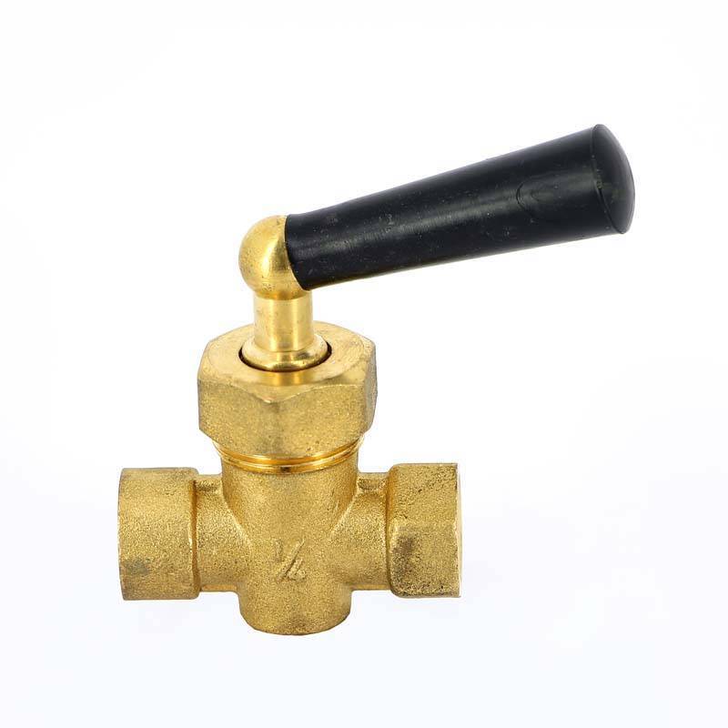 Кран трехходовой WATTS RM8MM ВВ 1/4 для манометра 10009478