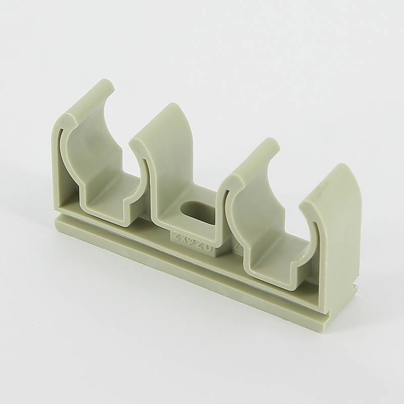 Крепление двойное для полипропиленовых труб FV-Plast 20 мм 902020