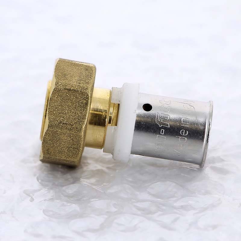 Муфта переходная пресс-В Uni-Fitt с накидной гайкой Евроконус 16х3/4 713G6300