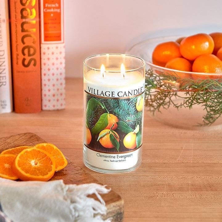 Ароматическая свеча Village Candle Evergreen Clementine Вечнозеленый клементин 396 г 10072