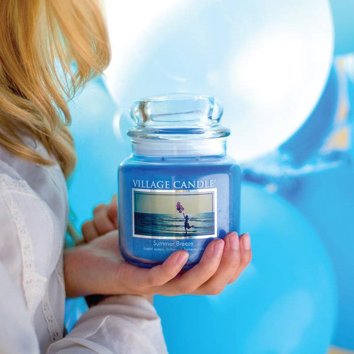 Ароматическая свеча Village Candle Летний бриз 389 г 10156