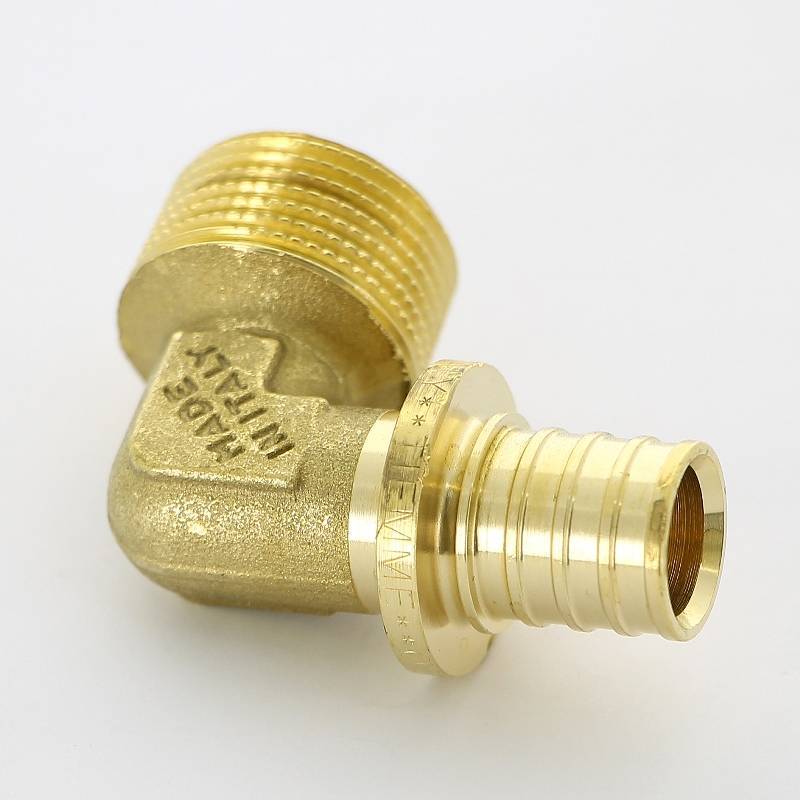 Угол аксиальный Uni-Fitt 20x3/4 НР латунь 745G7300