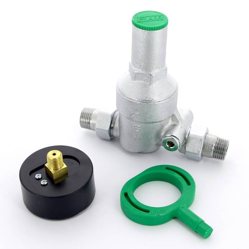 Редуктор давления хромированный FAR 1/2 НР-НР с манометром FA 2815 12