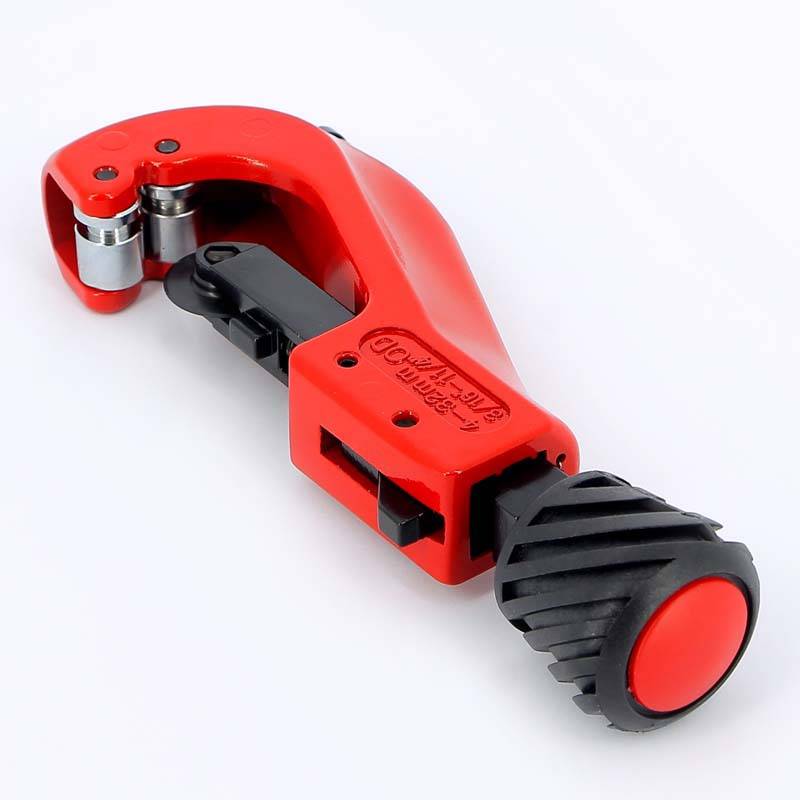 Резак для металлопластиковых труб круговой с фаскоснимателем Tiemme 0-32 мм 0340032