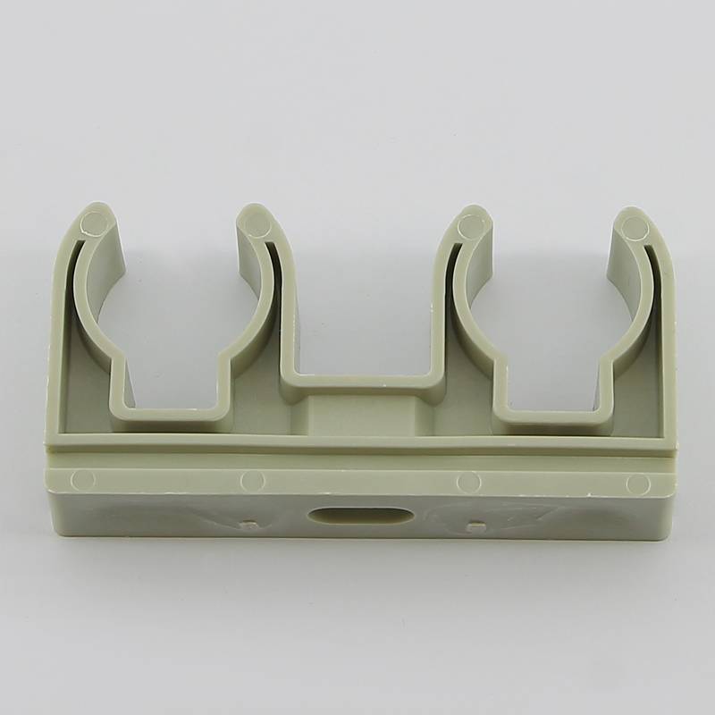 Крепление двойное для полипропиленовых труб FV-Plast 20 мм 902020