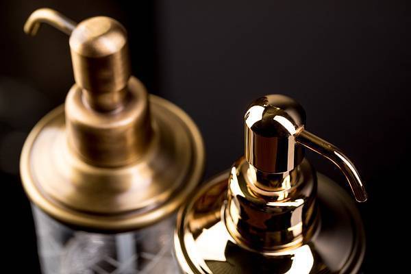 Дозатор для жидкого мыла Boheme Royal Cristal настольный хром черный кристалл 10929-CR-B