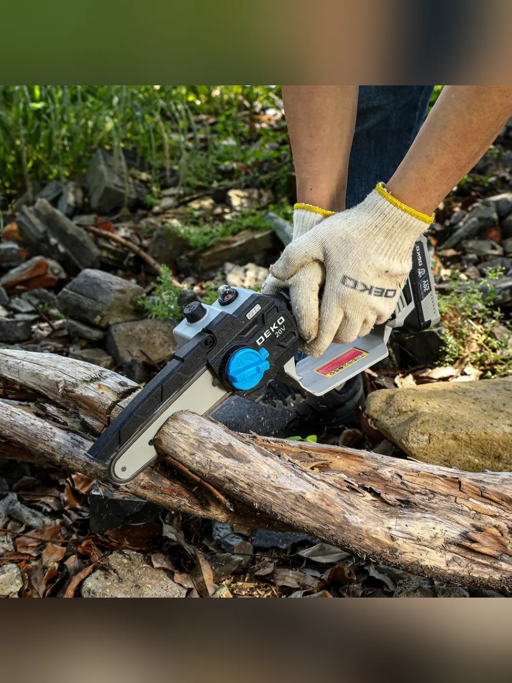 Пила цепная аккумуляторная бесщеточная DEKO DKCHS 20V 6 20 В 2x2.2 Ач 083-2014