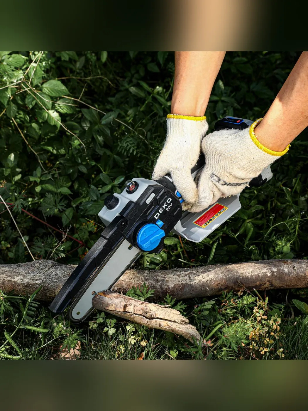 Пила цепная аккумуляторная бесщеточная DEKO DKCHS 20V 6 20 В 2x2.2 Ач 083-2014