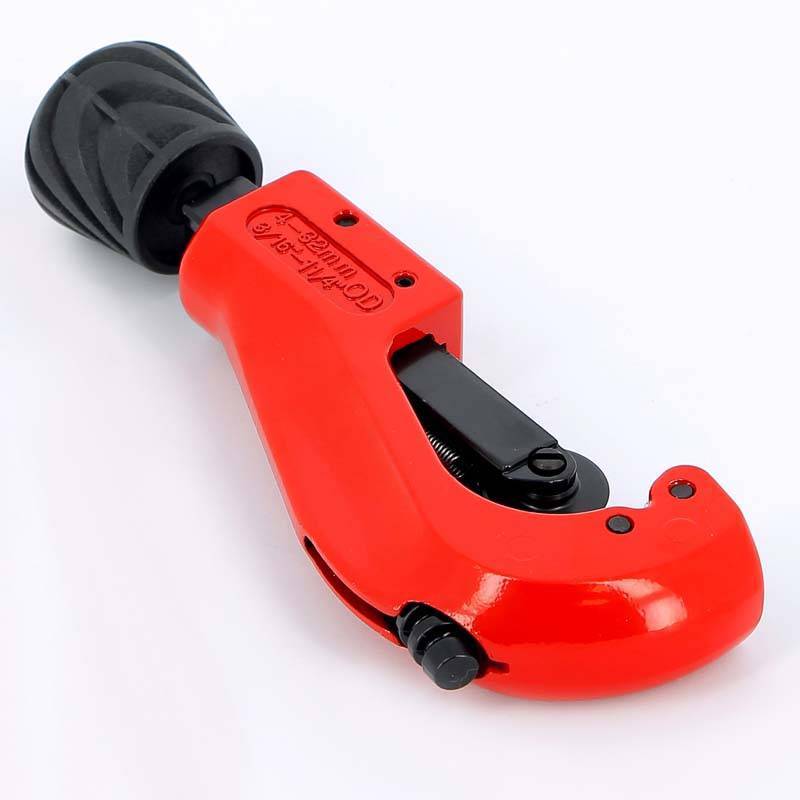 Резак для металлопластиковых труб круговой с фаскоснимателем Tiemme 0-32 мм 0340032