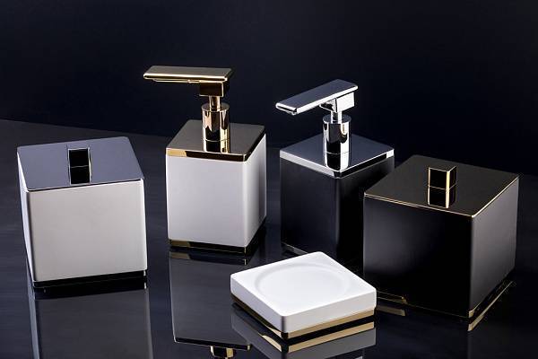 Дозатор для жидкого мыла Boheme настольный черный/золото 10969-B-G