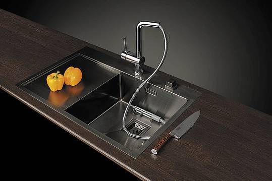 Смеситель для кухни Omoikiri Akashi-S-C выдвижной излив хром OAK-CR-35-S