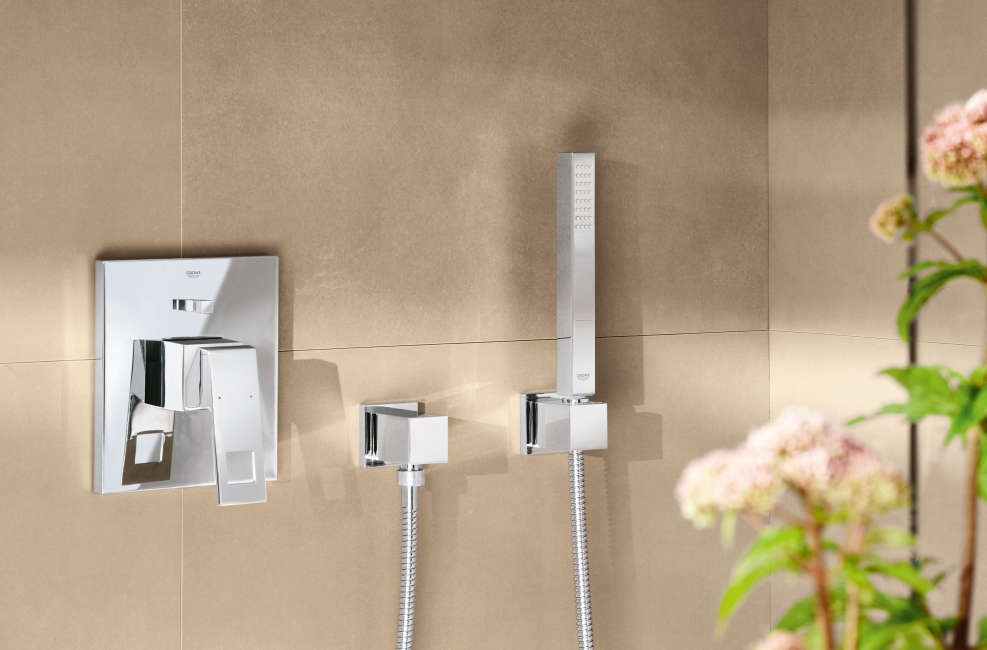 Смеситель для ванны GROHE Eurocube однорычажный хром 24062000