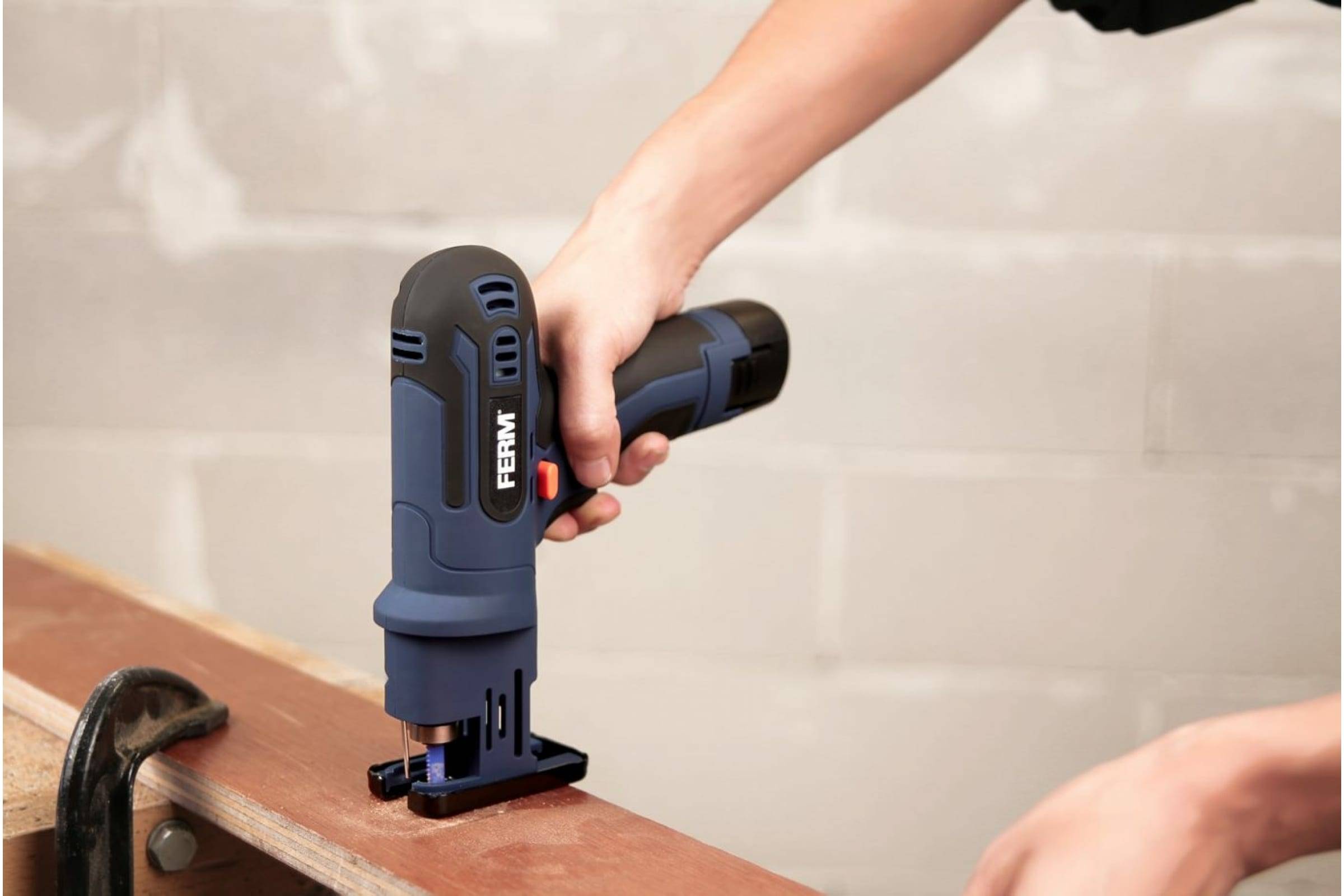 Лобзик аккумуляторный FERM JSM 12 В в кейсе JSM