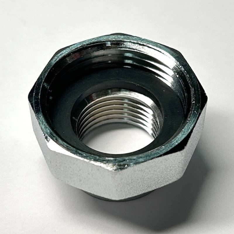 Переходник резьбовой General Fittings ВР-ВР 1x1/2 хромированный с плоской прокладкой dui635C4201