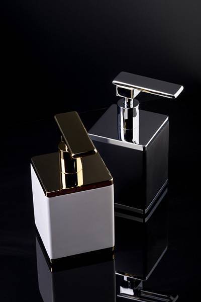 Дозатор для жидкого мыла Boheme настольный черный/хром 10969-B-CR